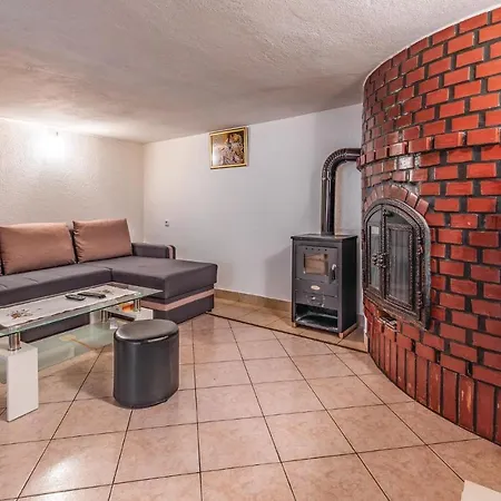 Awesome In With Wifi Apartament Ližnjan